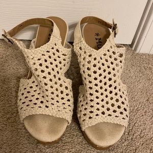 Mudd 3 inch wedges. Size 9.